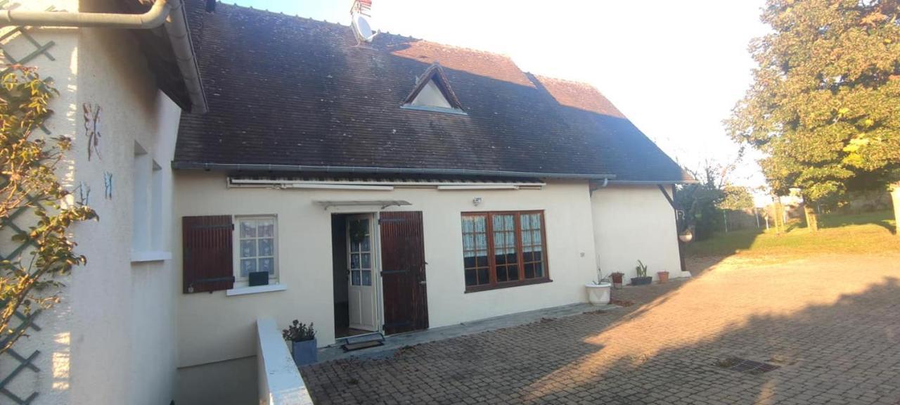 Le Gite De Poulas Couffy Exterior photo